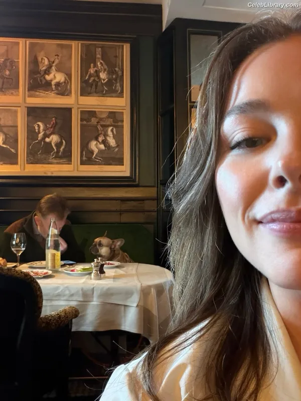 Chloë Grace Moretz photo 6 of 1749