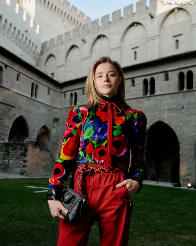 Chloë Grace Moretz photo 10 of 1749