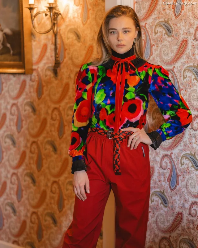 Chloë Grace Moretz photo 11 of 1749