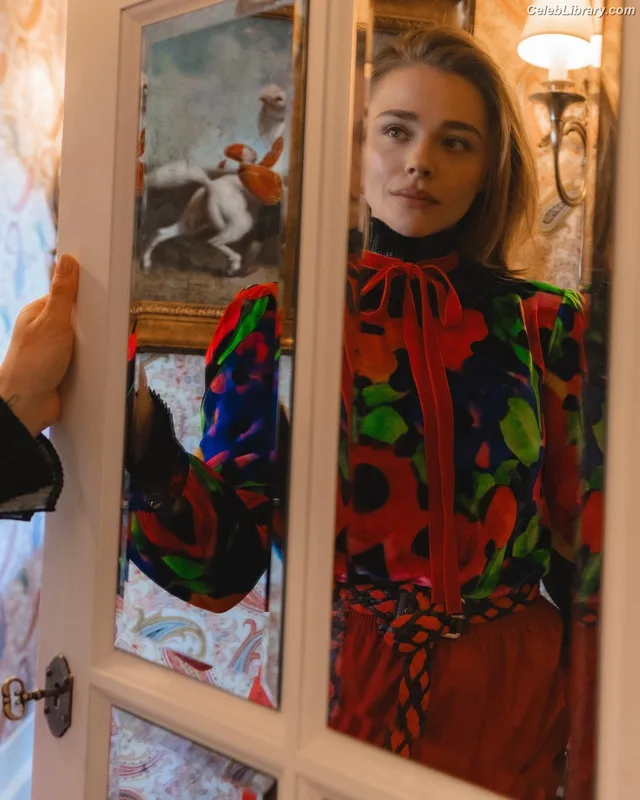 Chloë Grace Moretz photo 12 of 1749