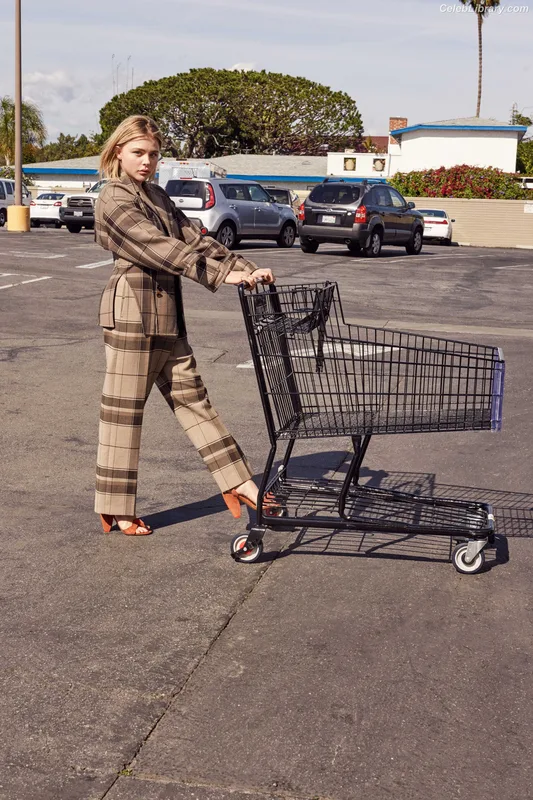 Chloë Grace Moretz photo 5 of 1749