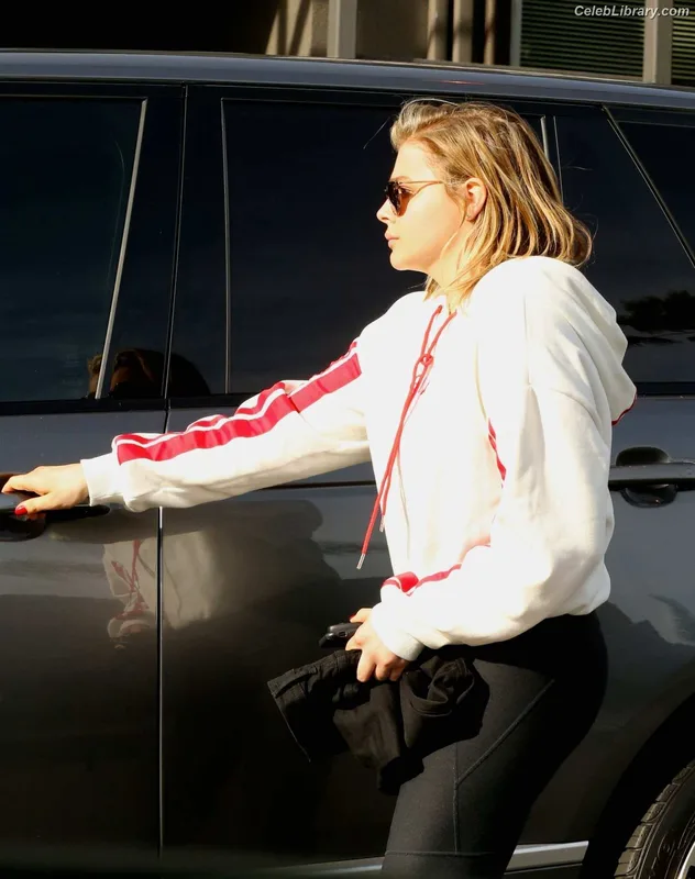 Chloë Grace Moretz photo 10 of 1749