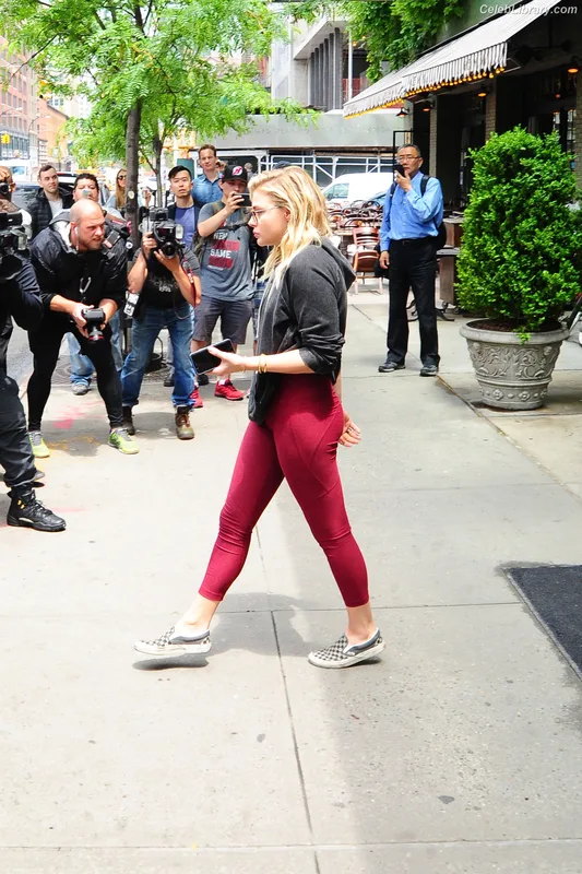 Chloë Grace Moretz photo 6 of 1749