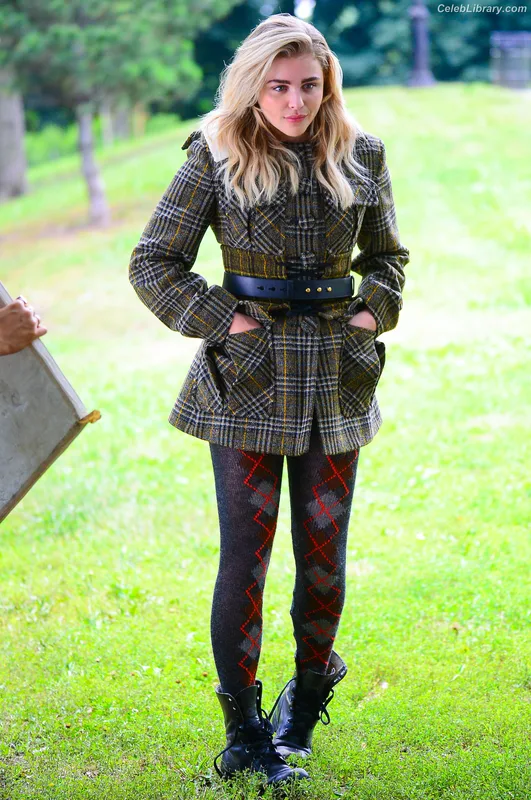 Chloë Grace Moretz photo 3 of 1749