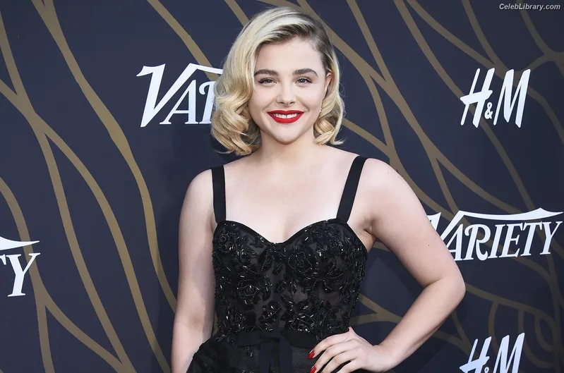 Chloë Grace Moretz photo 21 of 1749
