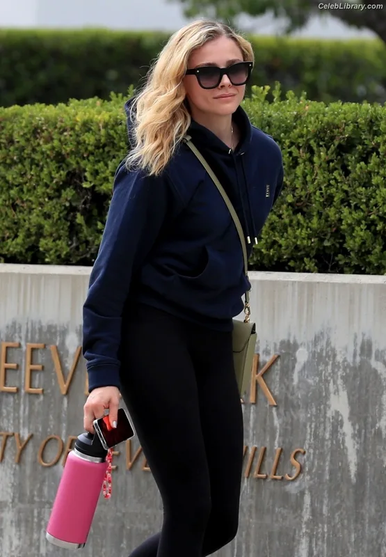 Chloë Grace Moretz photo 4 of 1749
