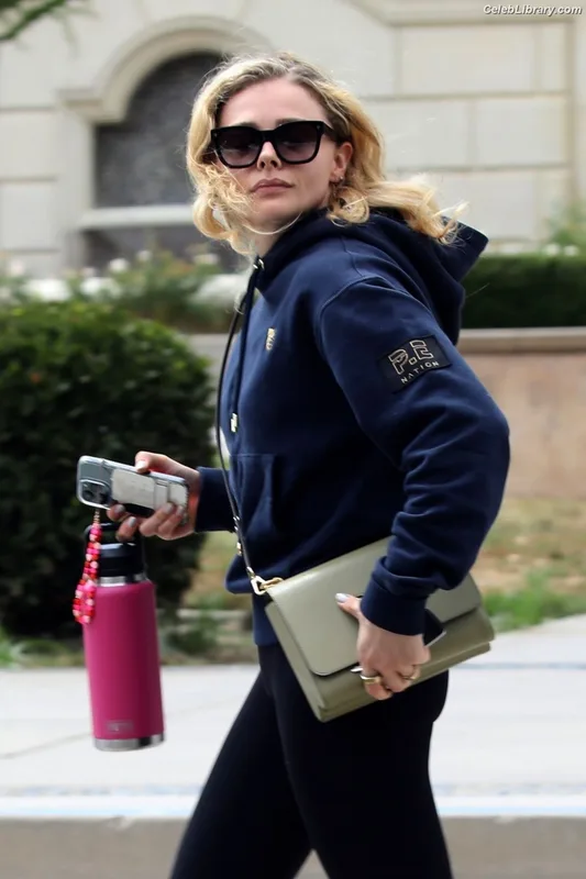 Chloë Grace Moretz photo 7 of 1749