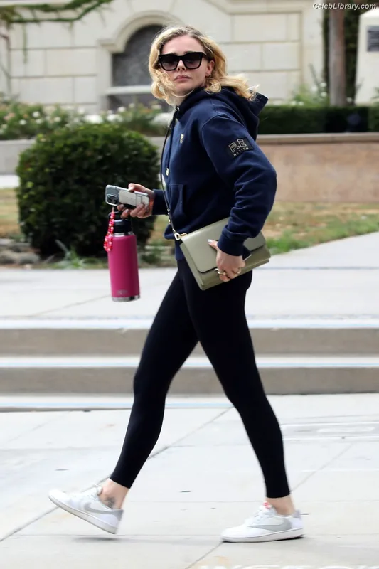 Chloë Grace Moretz photo 8 of 1749