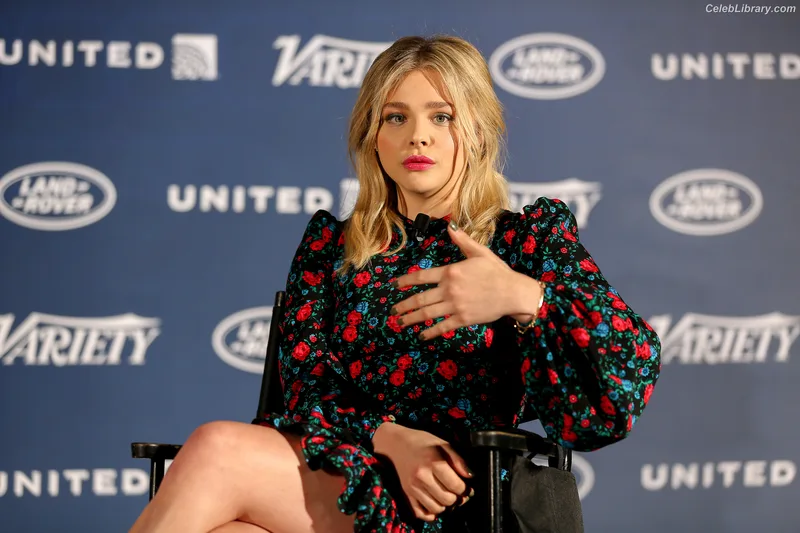 Chloë Grace Moretz photo 2 of 1749