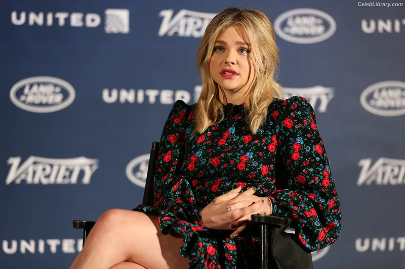 Chloë Grace Moretz photo 3 of 1749