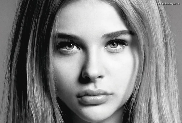 Chloë Grace Moretz photo 10 of 1749