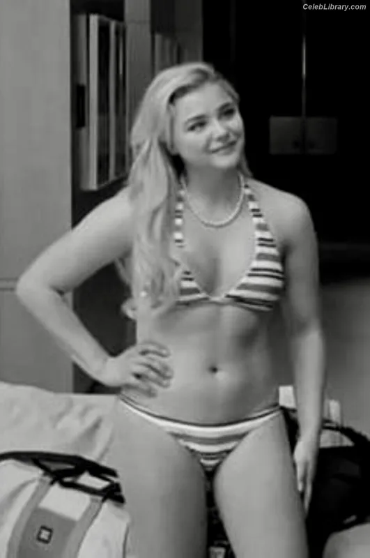 Chloë Grace Moretz photo 15 of 1749