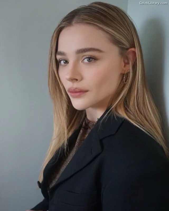 Chloë Grace Moretz photo 16 of 1749