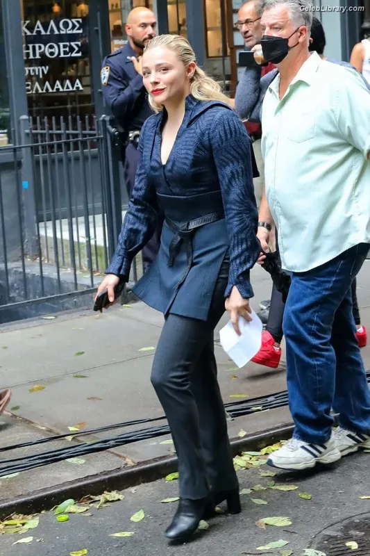 Chloë Grace Moretz photo 2 of 1749