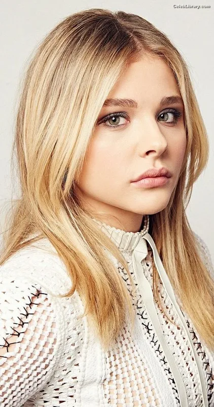 Chloë Grace Moretz photo 3 of 1749