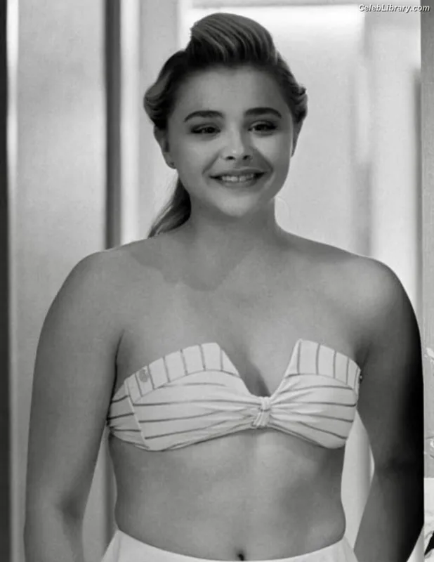 Chloë Grace Moretz photo 5 of 1749