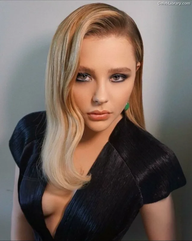 Chloë Grace Moretz photo 6 of 1749