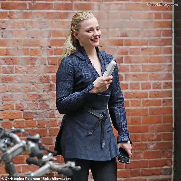 Chloë Grace Moretz photo 11 of 1749