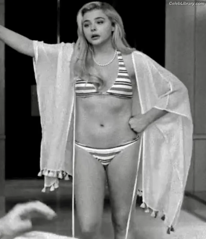 Chloë Grace Moretz photo 12 of 1749