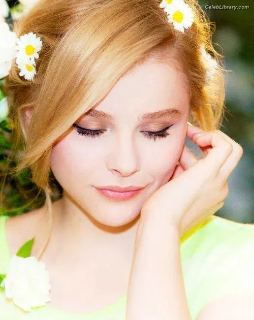 Chloë Grace Moretz photo 15 of 1749