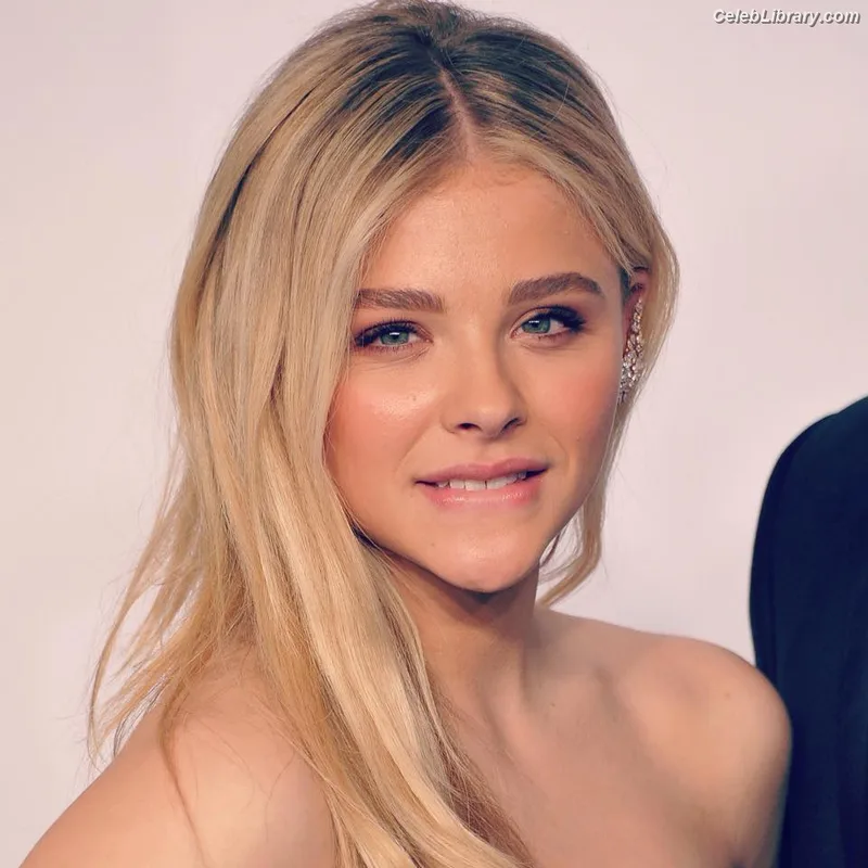 Chloë Grace Moretz photo 20 of 1749