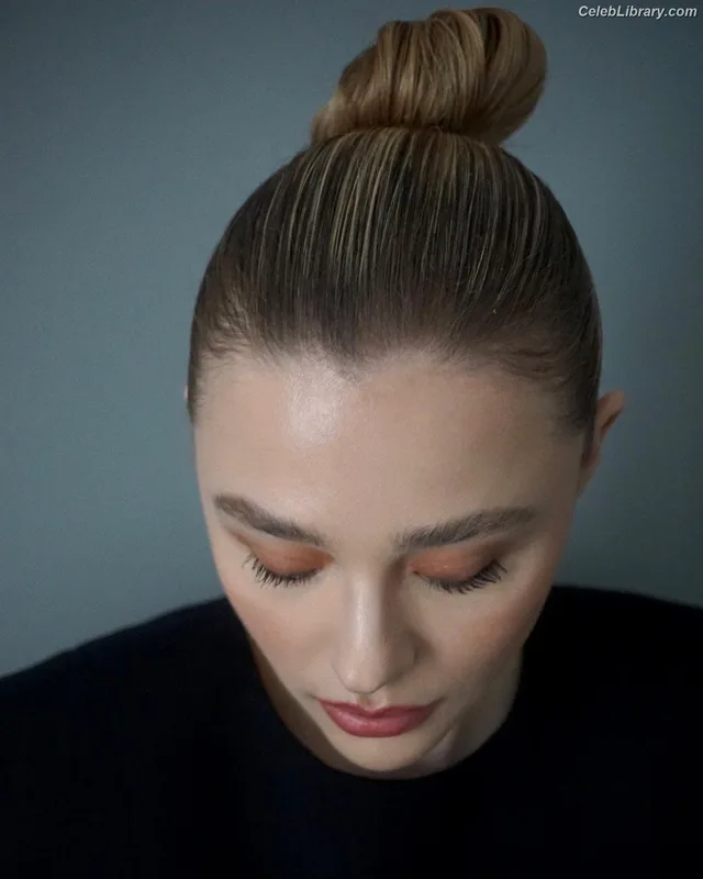 Chloë Grace Moretz photo 2 of 1749