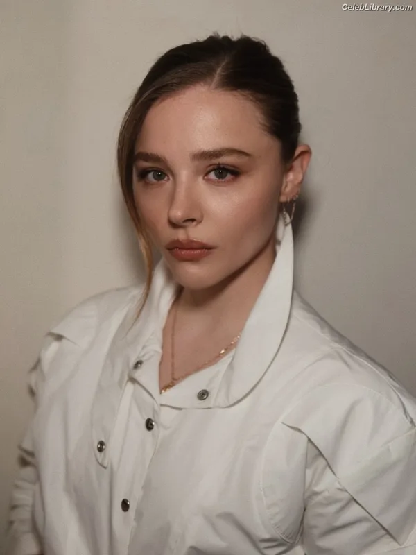 Chloë Grace Moretz photo 5 of 1749