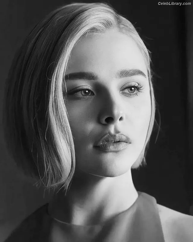 Chloë Grace Moretz photo 7 of 1749