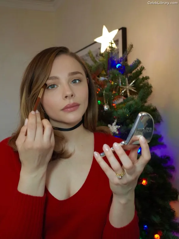 Chloë Grace Moretz photo 6 of 1749