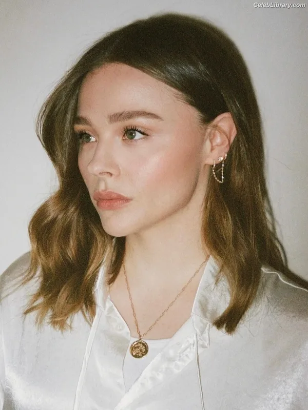 Chloë Grace Moretz photo 7 of 1749