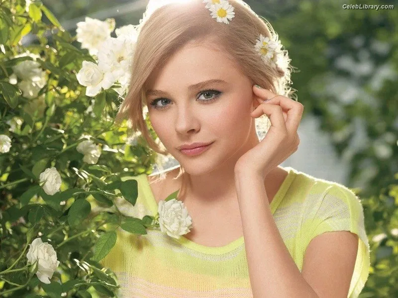 Chloë Grace Moretz photo 11 of 1749
