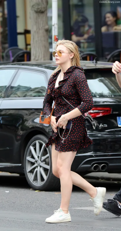 Chloë Grace Moretz photo 17 of 1749