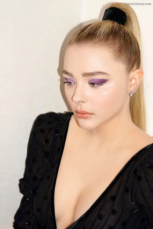 Chloë Grace Moretz photo 3 of 1749