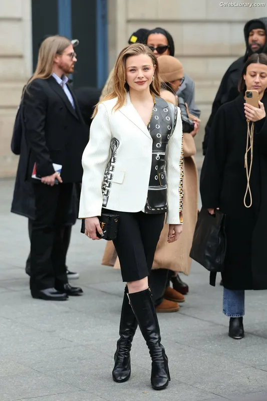 Chloë Grace Moretz photo 15 of 1749