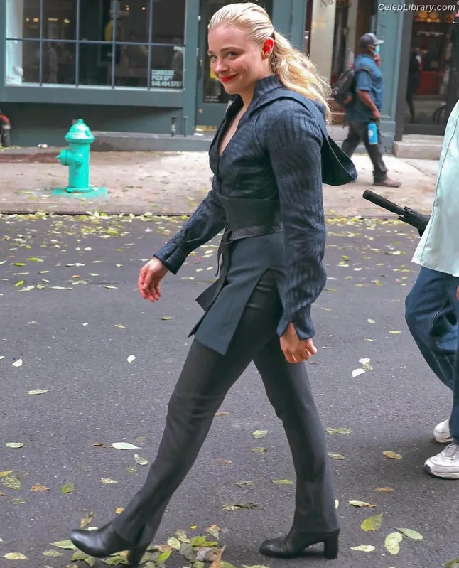 Chloë Grace Moretz photo 18 of 1749