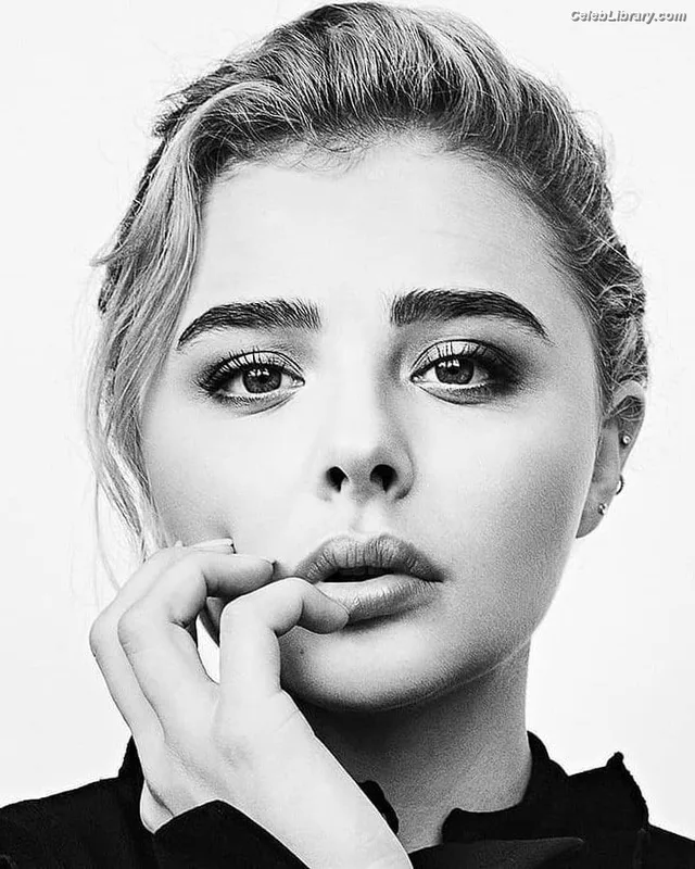 Chloë Grace Moretz photo 21 of 1749