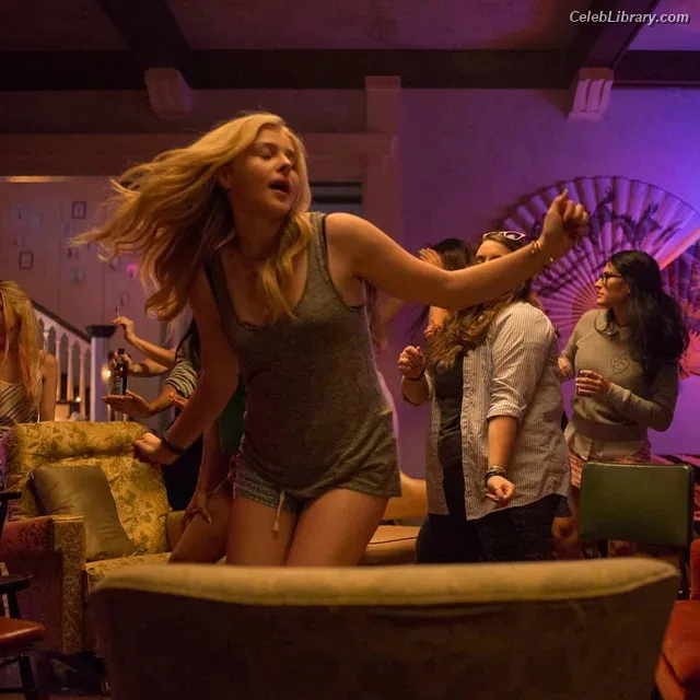 Chloë Grace Moretz photo 23 of 1749