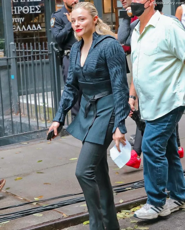 Chloë Grace Moretz photo 14 of 1749
