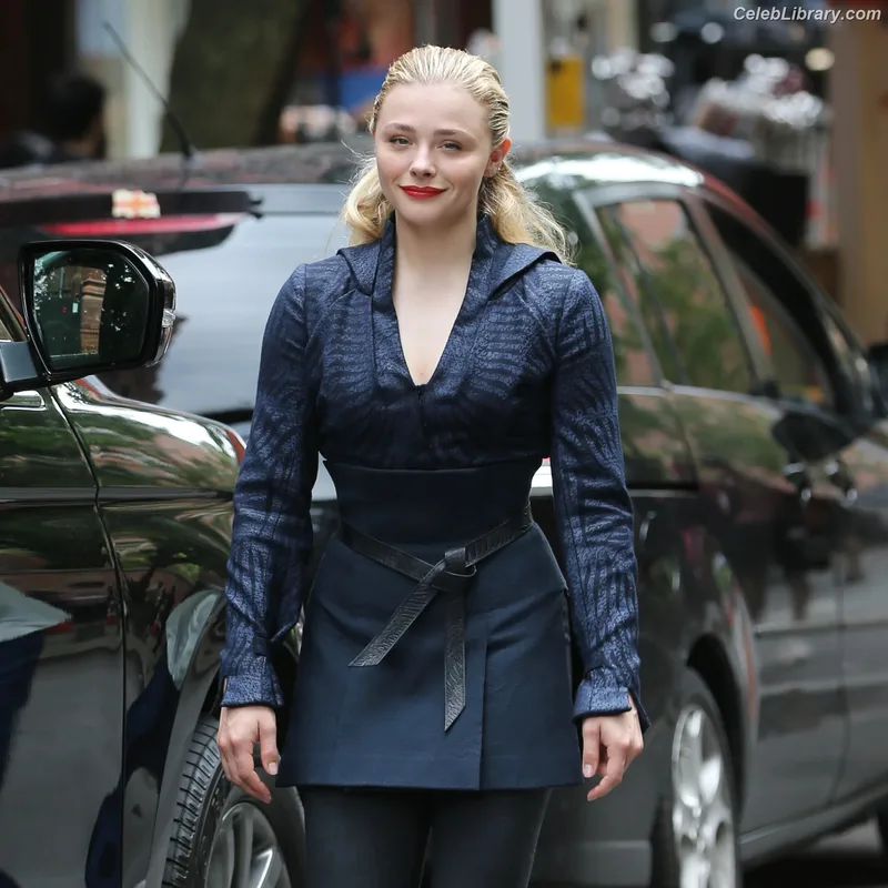 Chloë Grace Moretz photo 24 of 1749