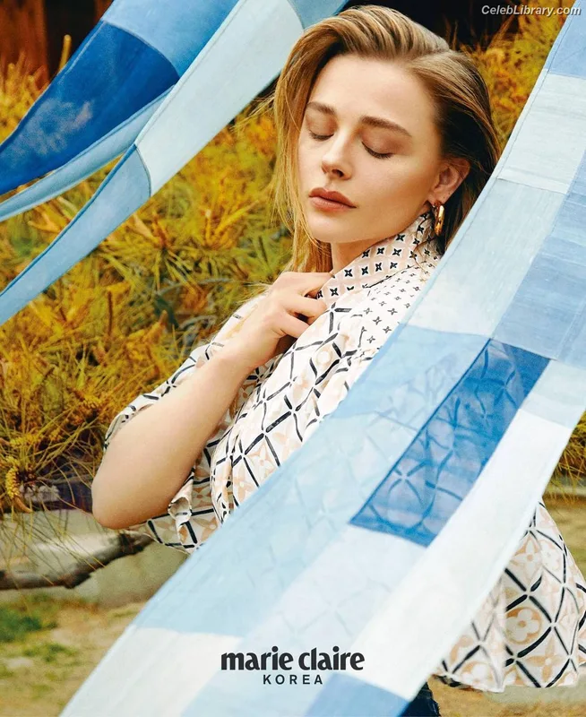 Chloë Grace Moretz photo 3 of 1749