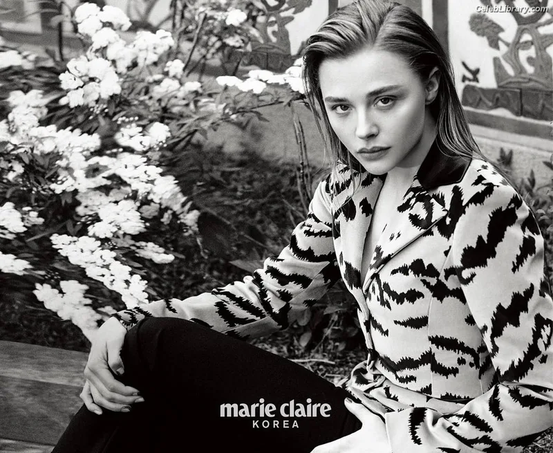 Chloë Grace Moretz photo 8 of 1749