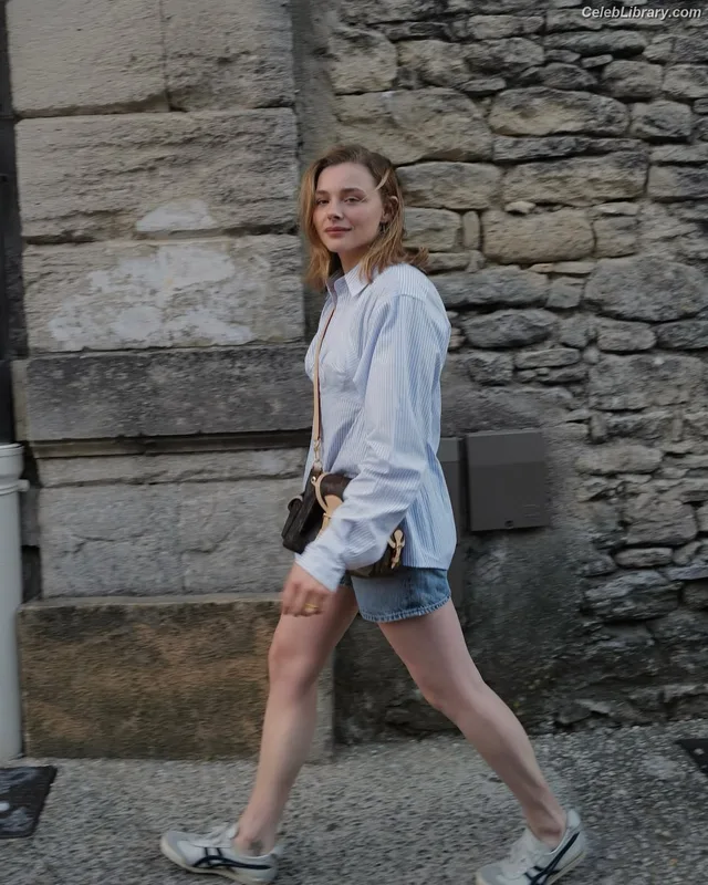 Chloë Grace Moretz photo 23 of 1749