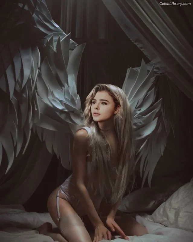 Chloë Grace Moretz photo 5 of 1749