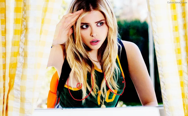 Chloë Grace Moretz photo 16 of 1749