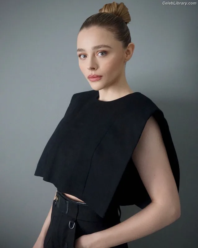 Chloë Grace Moretz photo 19 of 1749