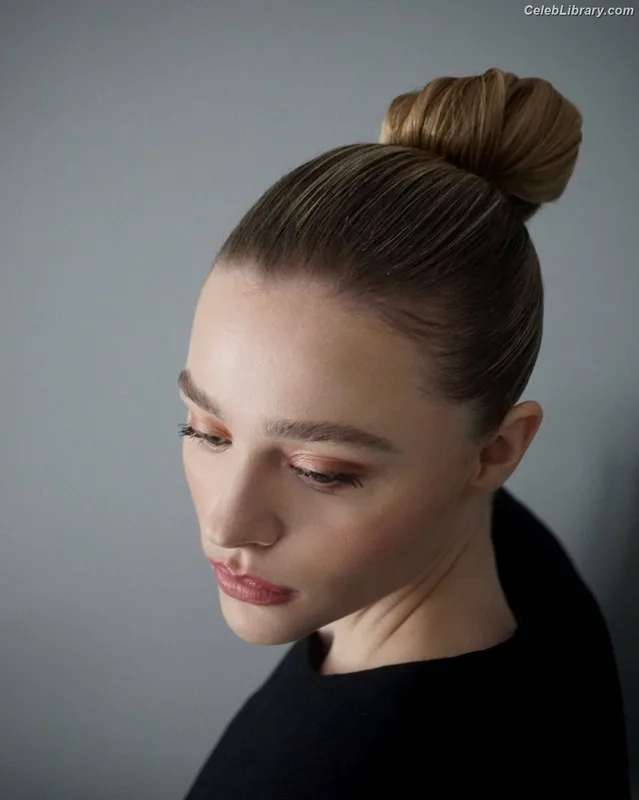 Chloë Grace Moretz photo 21 of 1749