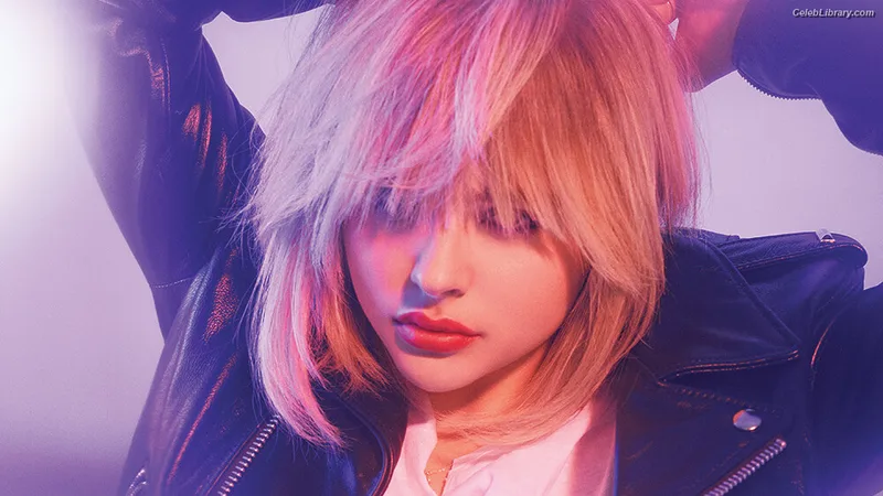 Chloë Grace Moretz photo 22 of 1749