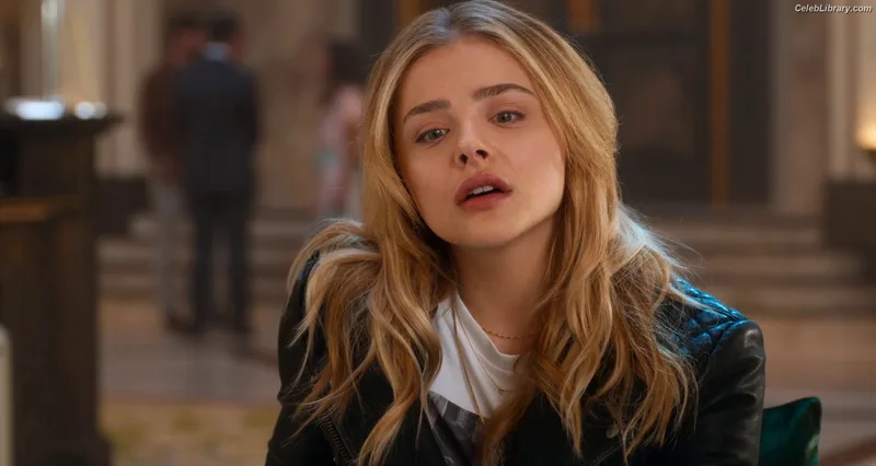 Chloë Grace Moretz photo 7 of 1749