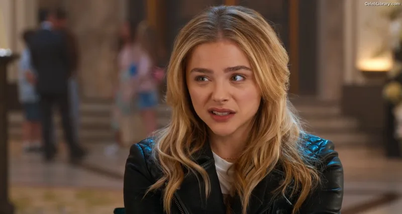 Chloë Grace Moretz photo 8 of 1749