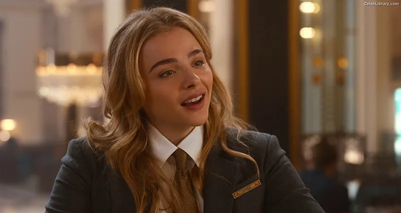 Chloë Grace Moretz photo 24 of 1749